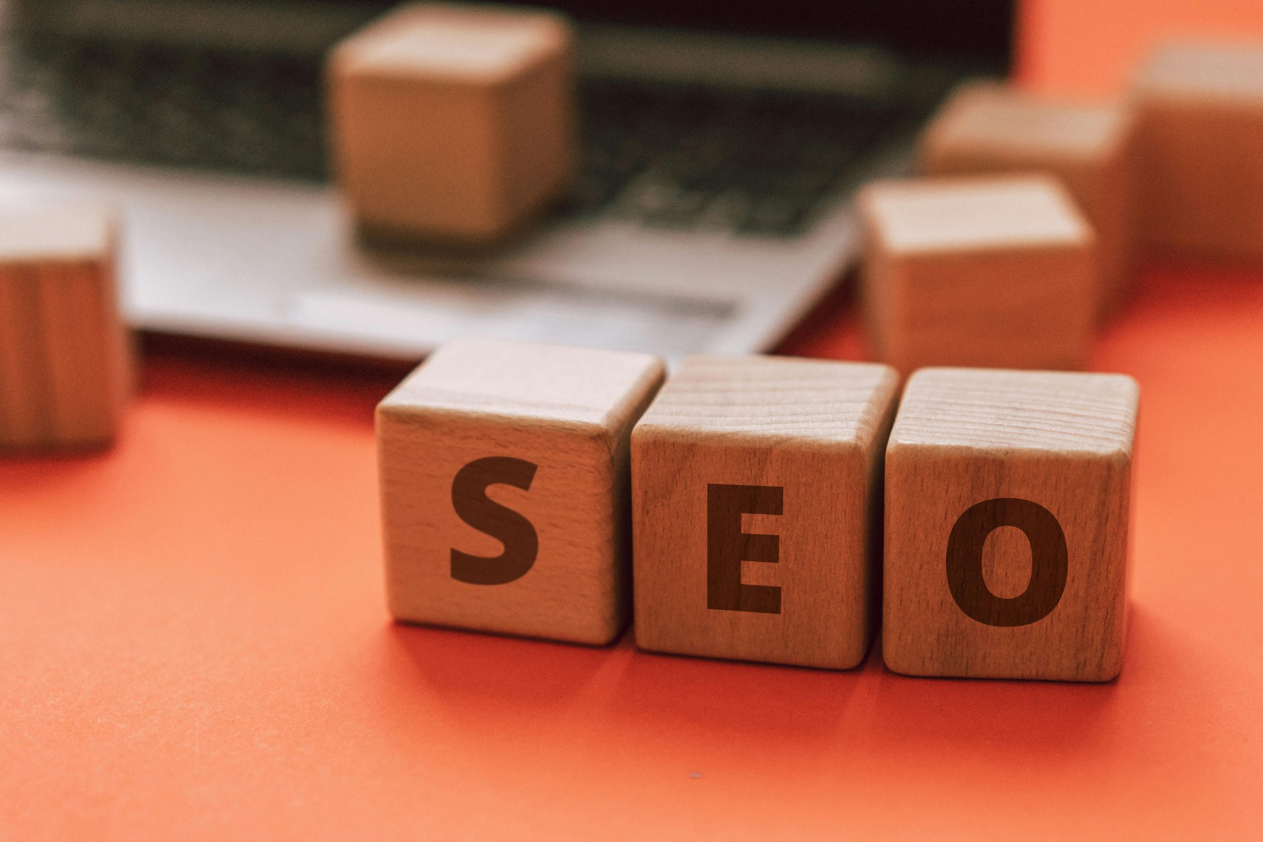 ChatGPT s’appuie-t-il sur Google pour ses réponses ? Comment ajuster votre stratégie SEO face à cette évolution